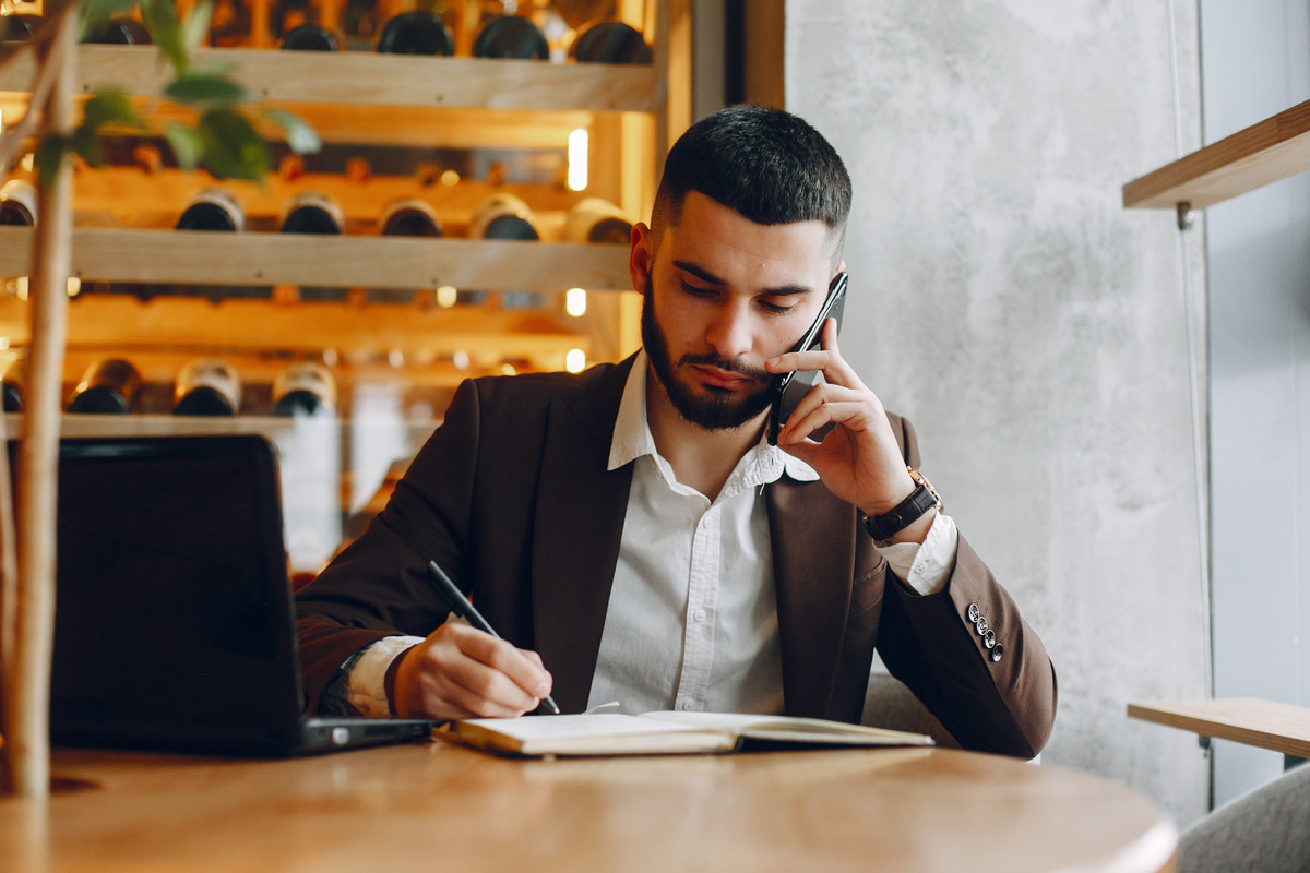 businessman-working-cafe (1)-1